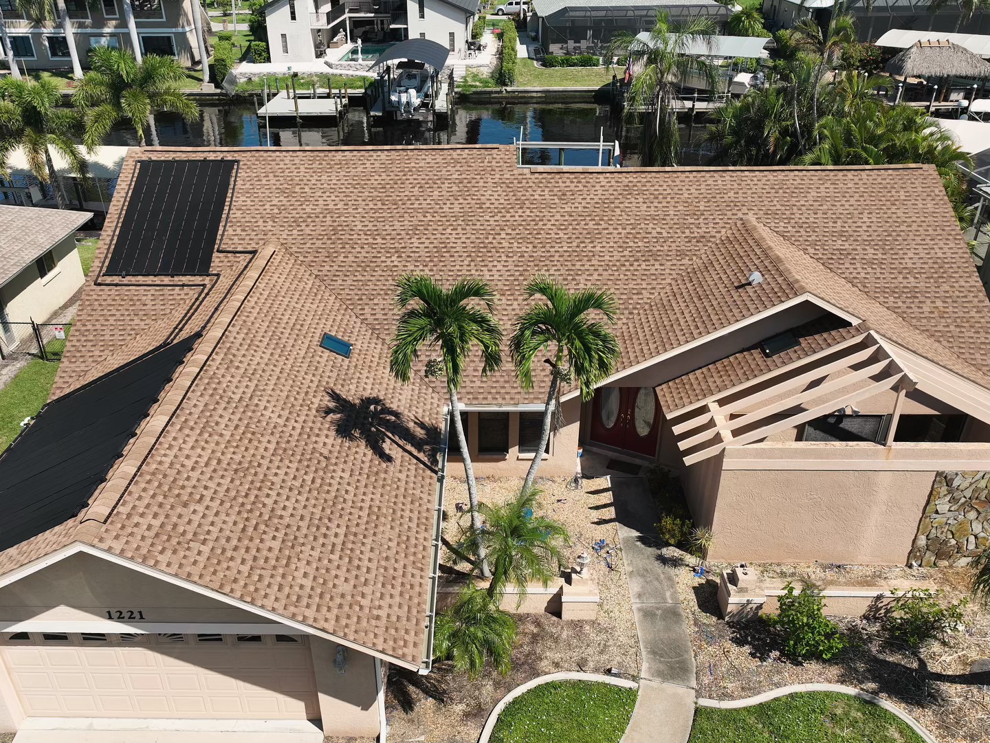 Read more about the article Roofing Insurance Claims: What You Need to Know After Storm Damage