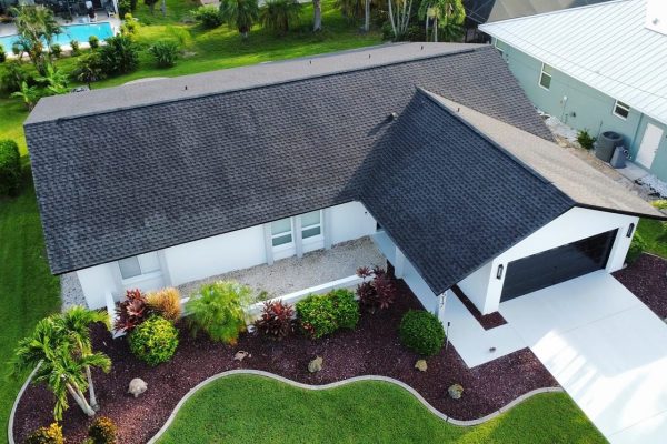 Shingle roof - Moire Black